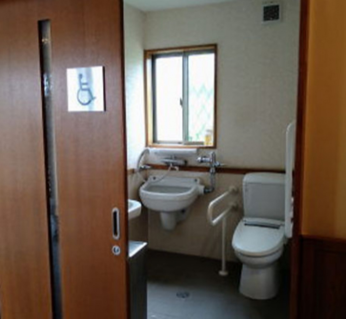 川口メモリアルホール