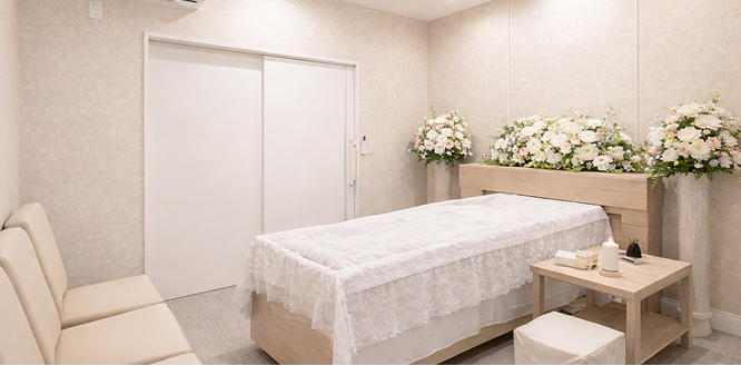 ご安置（<span class='pc-inline'>専用</span>安置室/ご自宅）