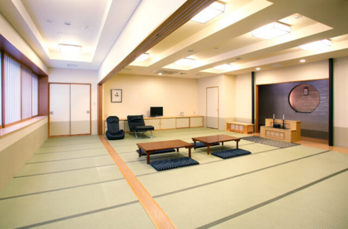 やわらぎ斎場川沿